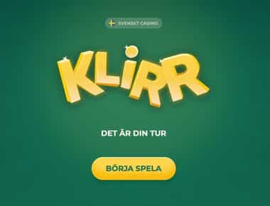 Startsidan hos Klirr. Grön bakgrund med guldgul logga och gul knapp där det står "börja spela"