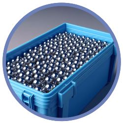 Bild på en blå plastlåda fylld med massor av Pachinko kulor i stål