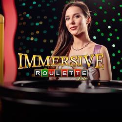 Bild på Immersive roulette. En dealer sitter vid ett roulettehjul. I mitten av bilden ligger loggan för Immersive Roulette.