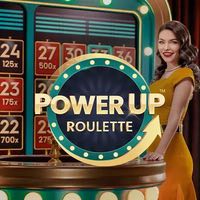 Bild på en spelvärd som står vid ett roulettebord i studion för PowerUP Roulette. I mitten av bilden visas spelets logga.